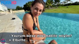 havuzda-tanisip-goguslerine-dokundu.jpg